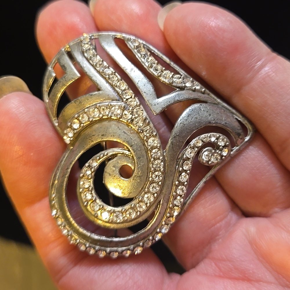 Chico's 2008 Silvertone Heart Brooch - Picture 3 of 6